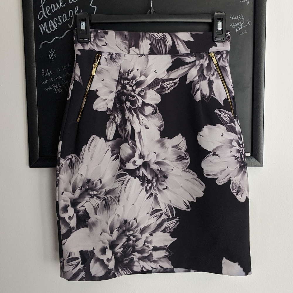 Gorgeous floral pencil skirt🌼